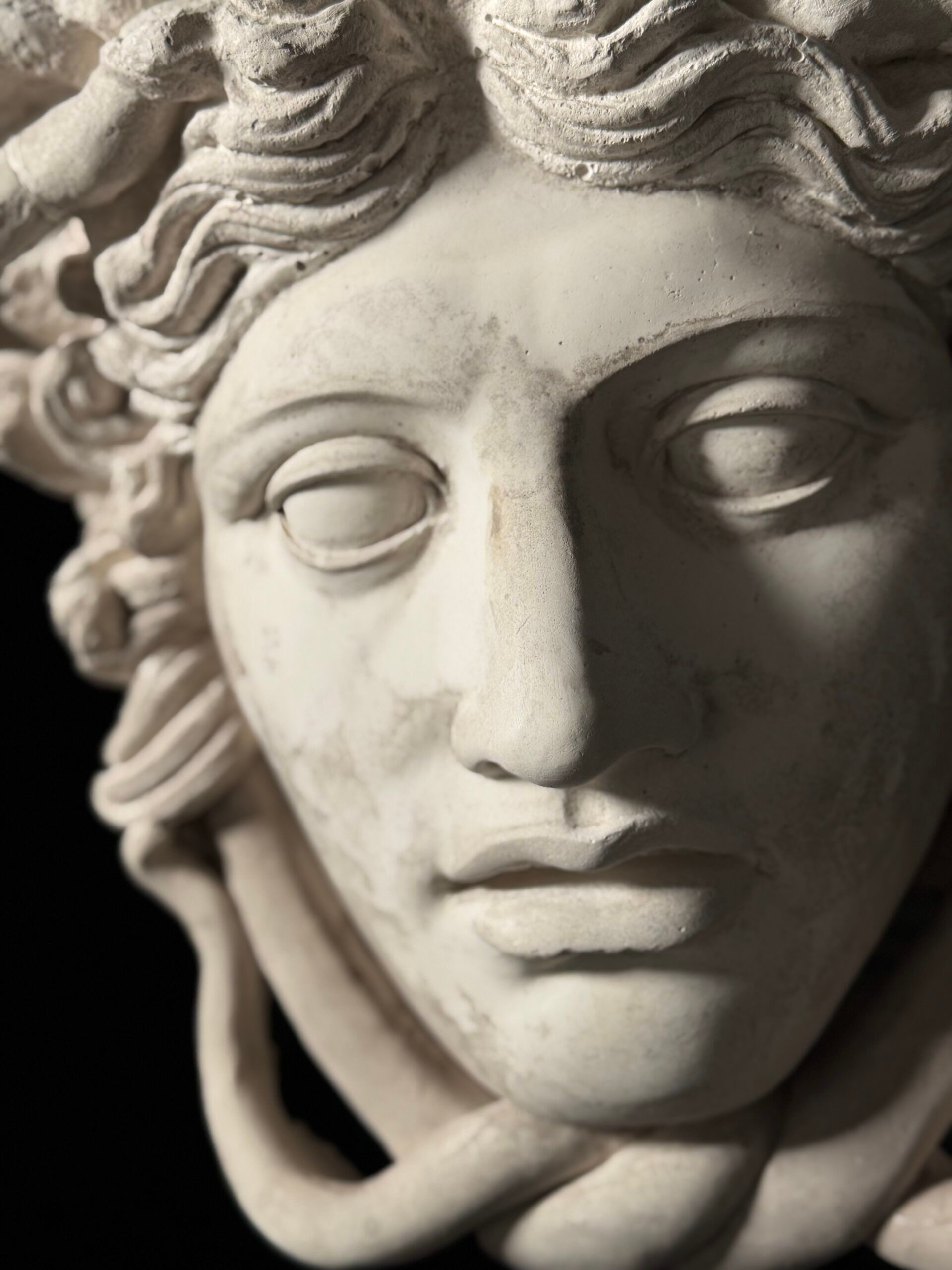 Medusa wall decoration plaster