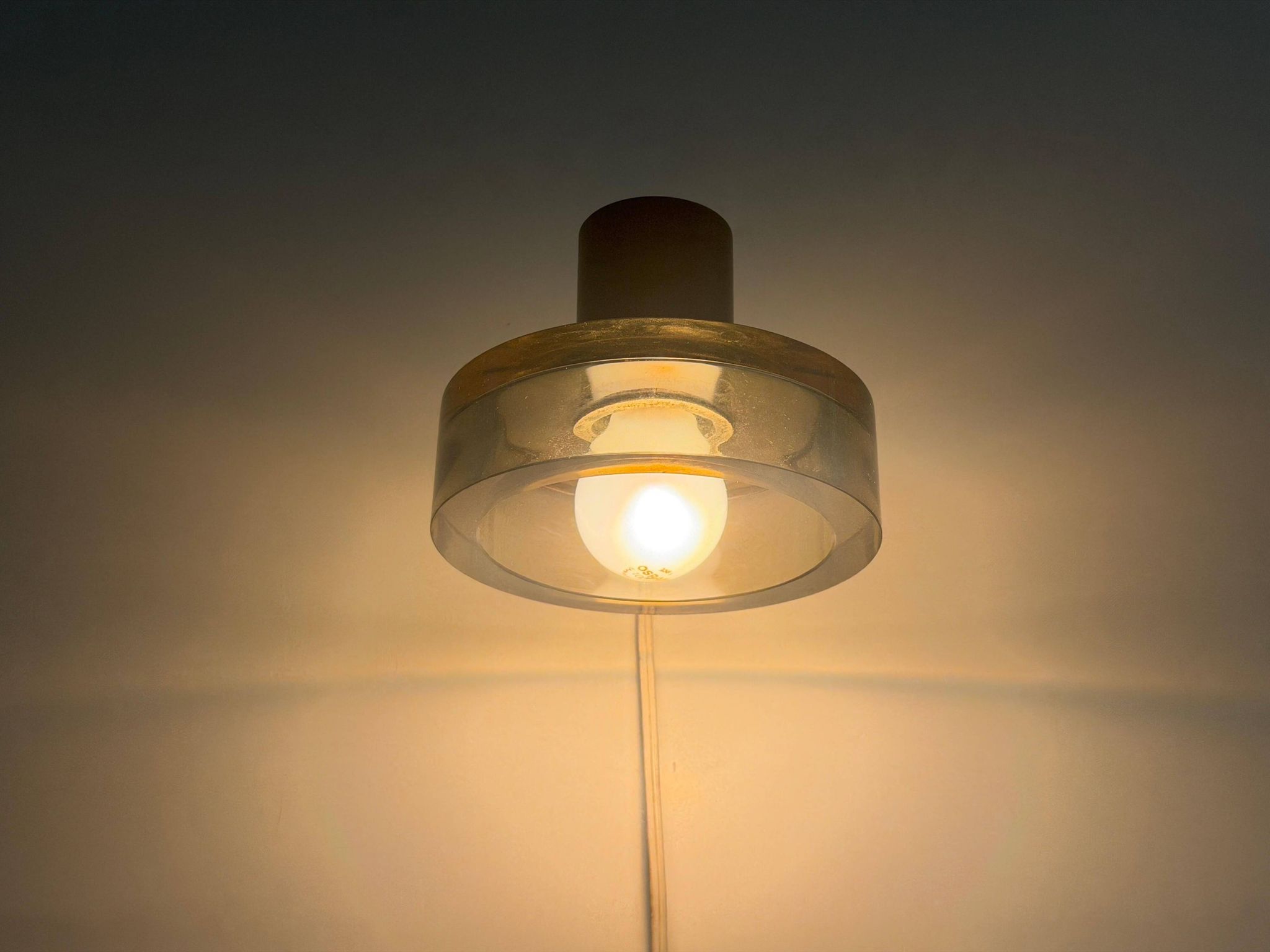 Simple wall light in glass and yellow-brown metal by Seguso, 1950s, Italy.