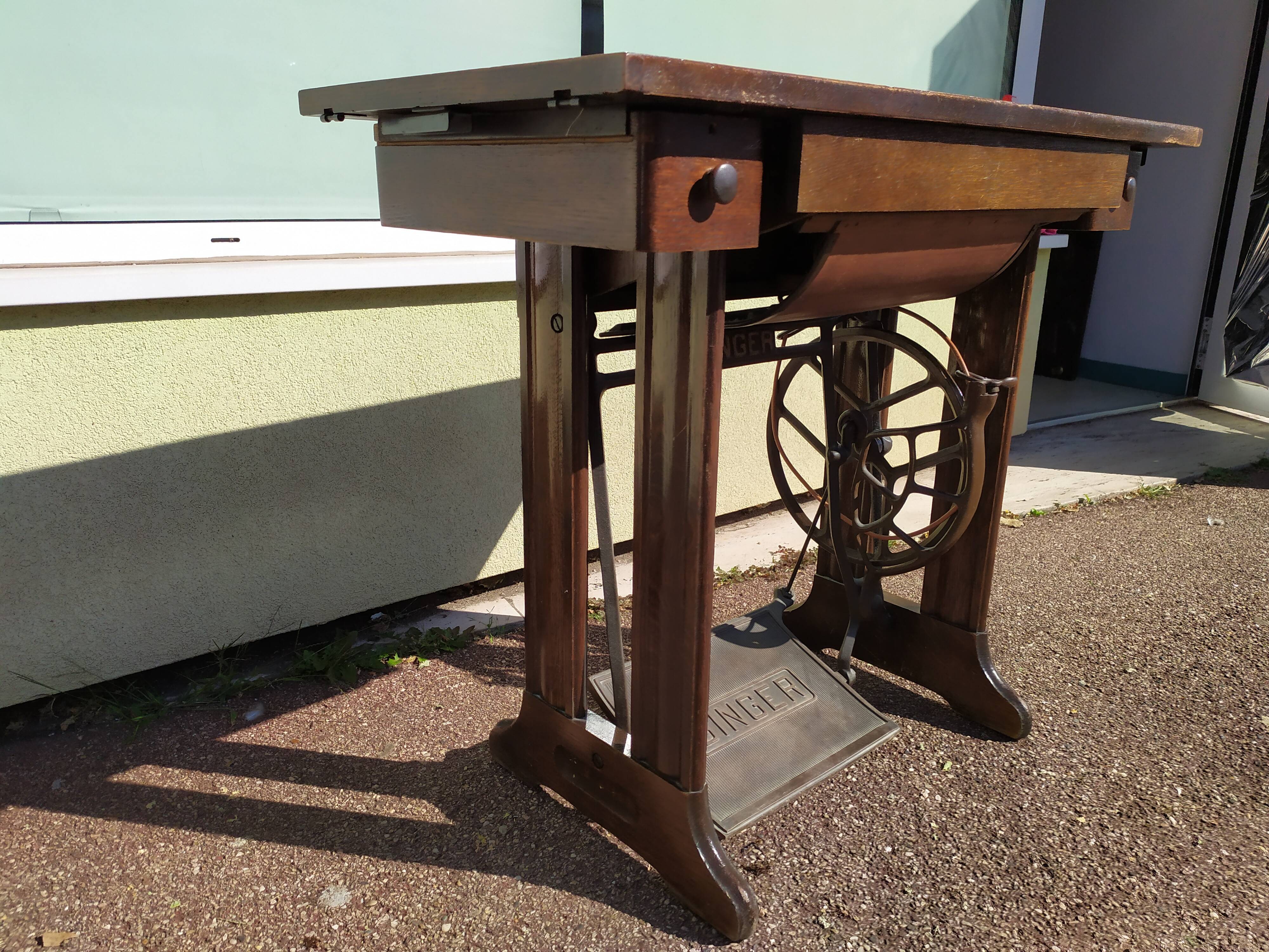 Meuble pour machine a coudre Singer - petit Bureau