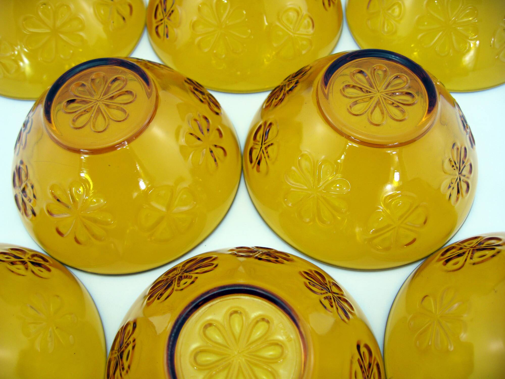 8 amber yellow glass bowls - embossed flower patterns - Daisy Vereco France - vintage 70s