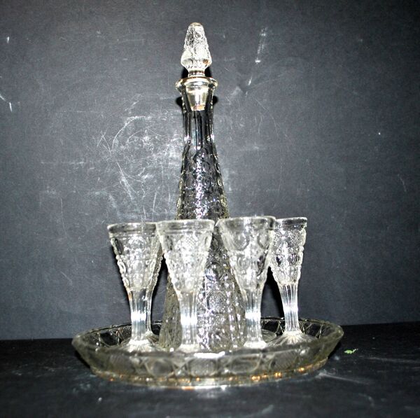 Service à liqueur ancien en verre moulé, Allemagne