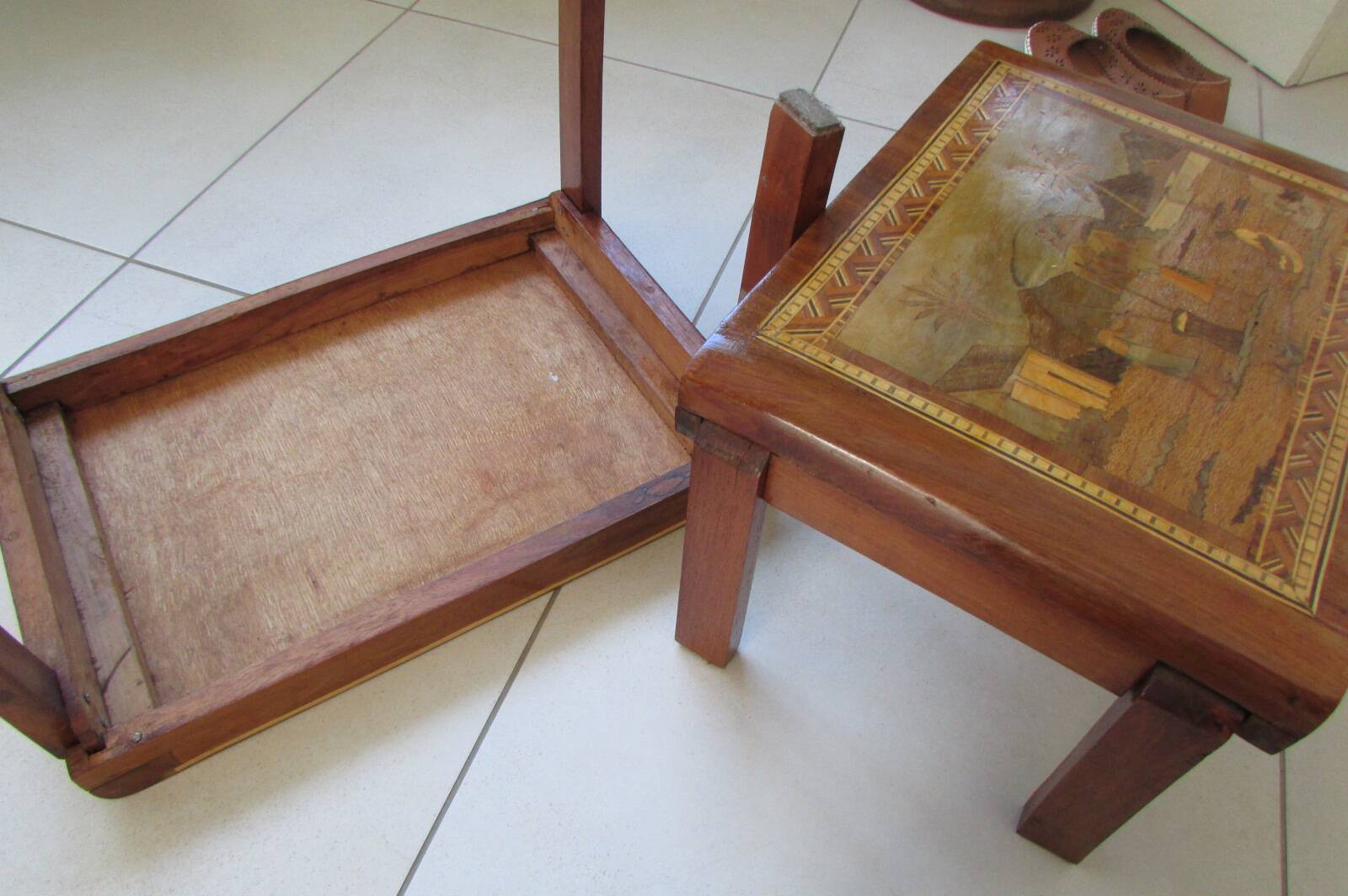 Paire de tables gigognes marquetées, Art déco