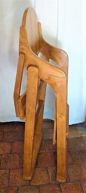 High chair for sturdy and very handy children