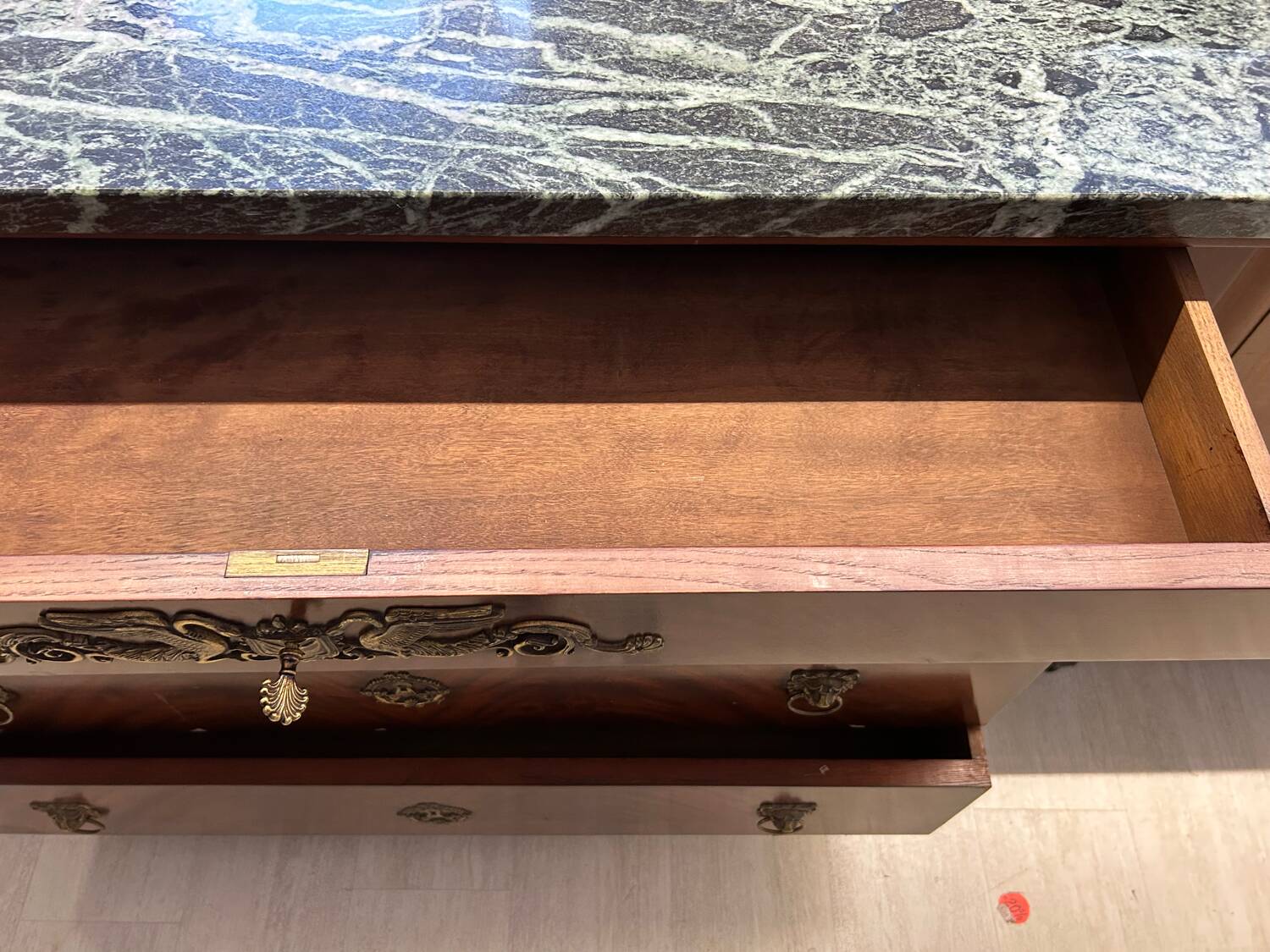 Commode style Empire