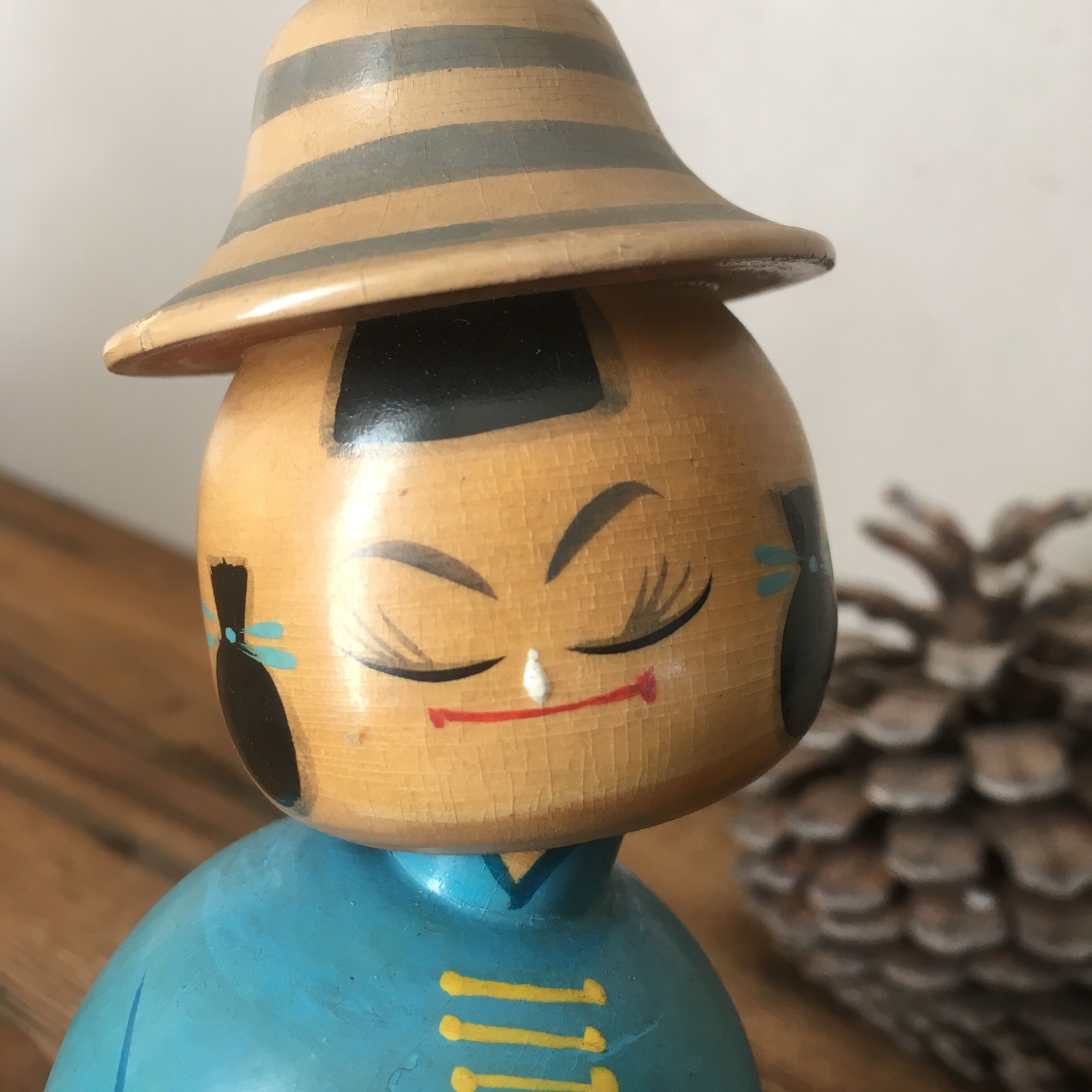Doll kokeshi japanese wooden hand painted
