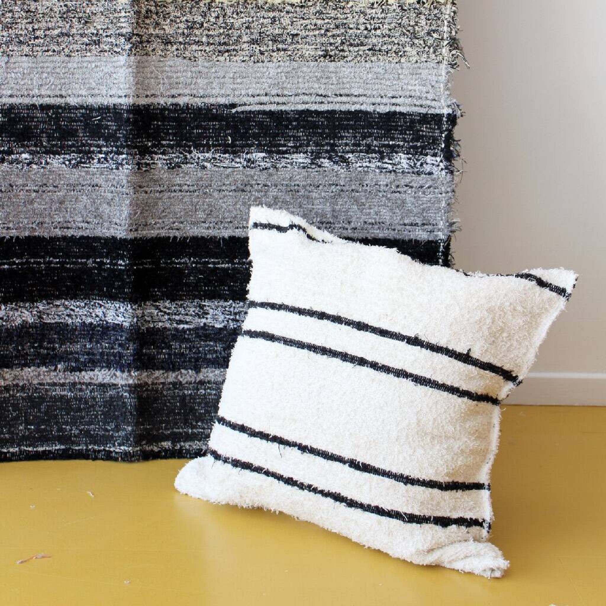 Handmade cushion cover - handwoven