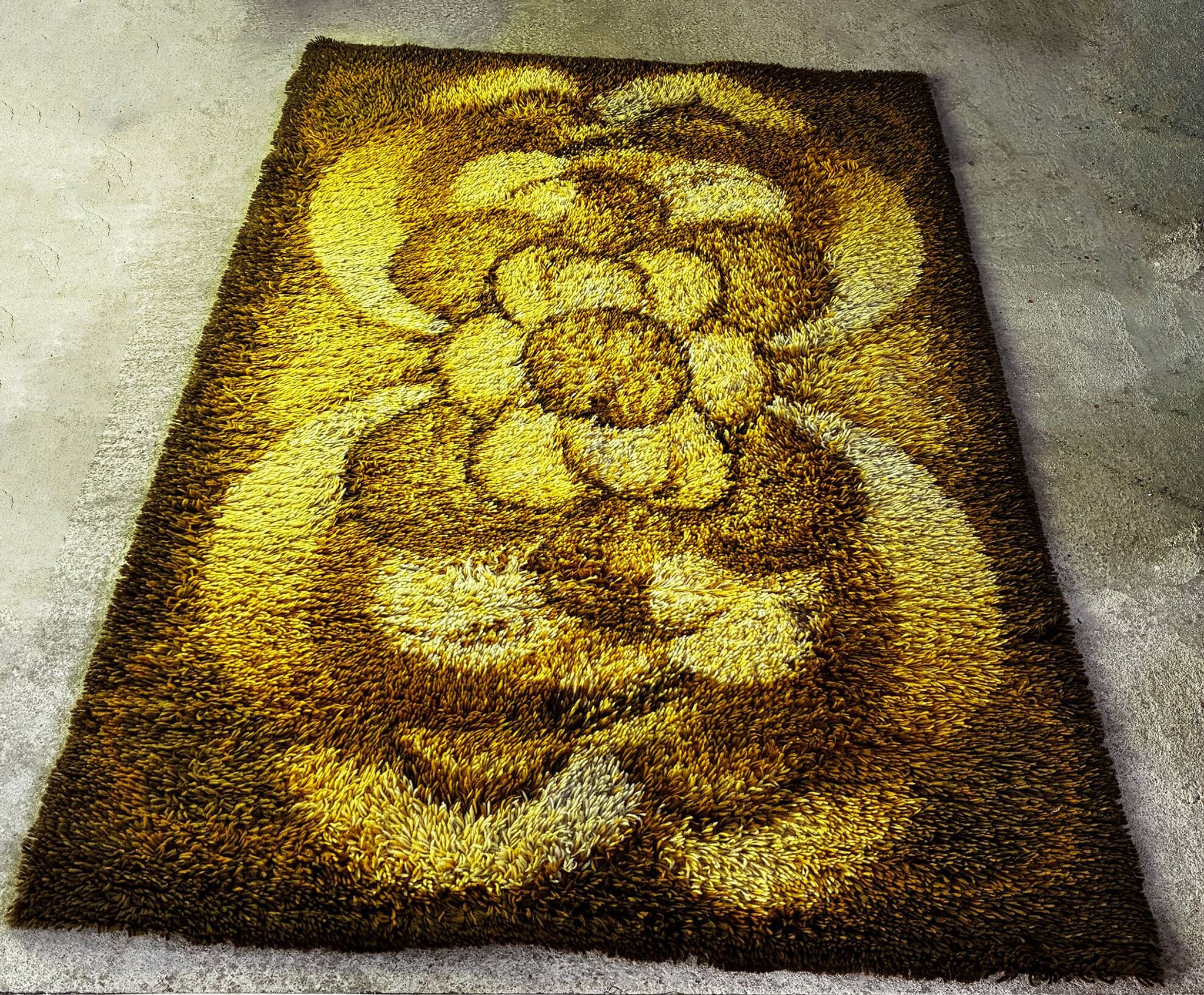 Vintage Rug • Desso • Pop Psyché • 220 cm x 150 cm • 1970