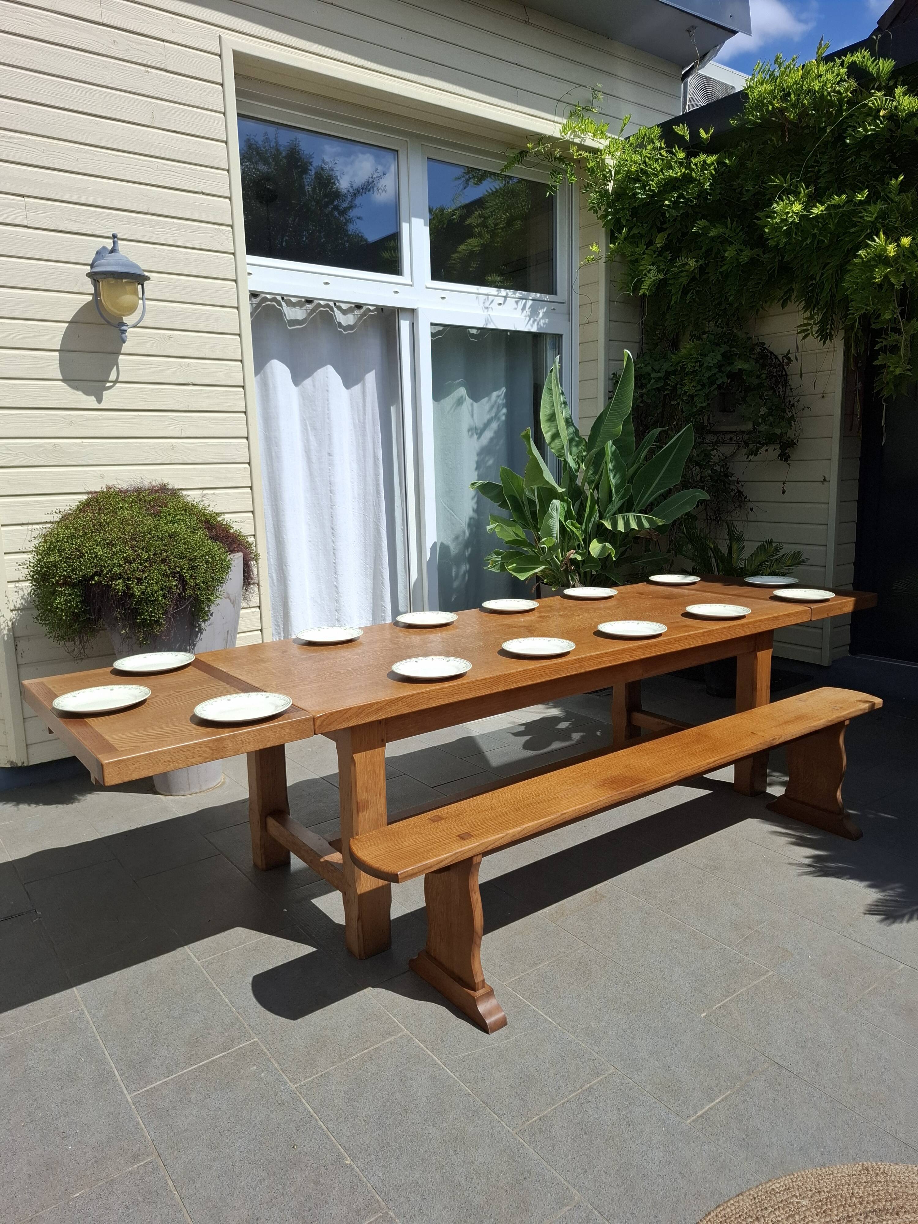 Grande table de ferme avec son banc