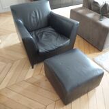 Fauteuil avec repose pied Cinna en cuir noir