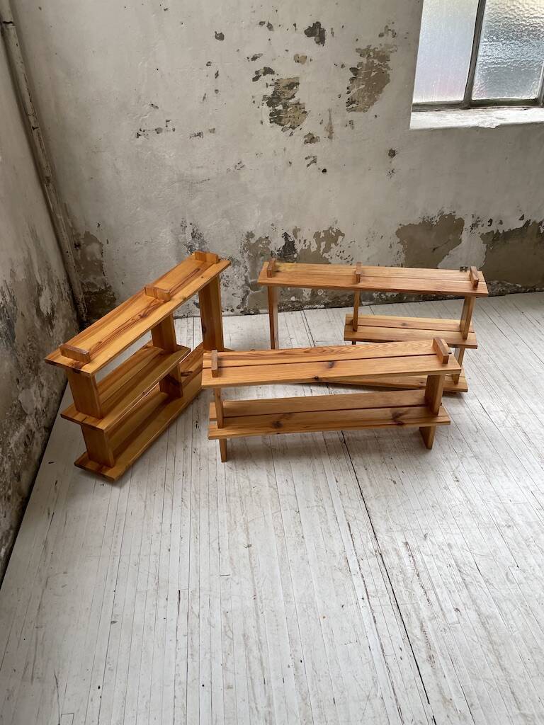 Trio d'étagères constructivistes en pin style Regain