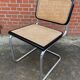 Chaise design Cesca modèle b32 noir et chrome