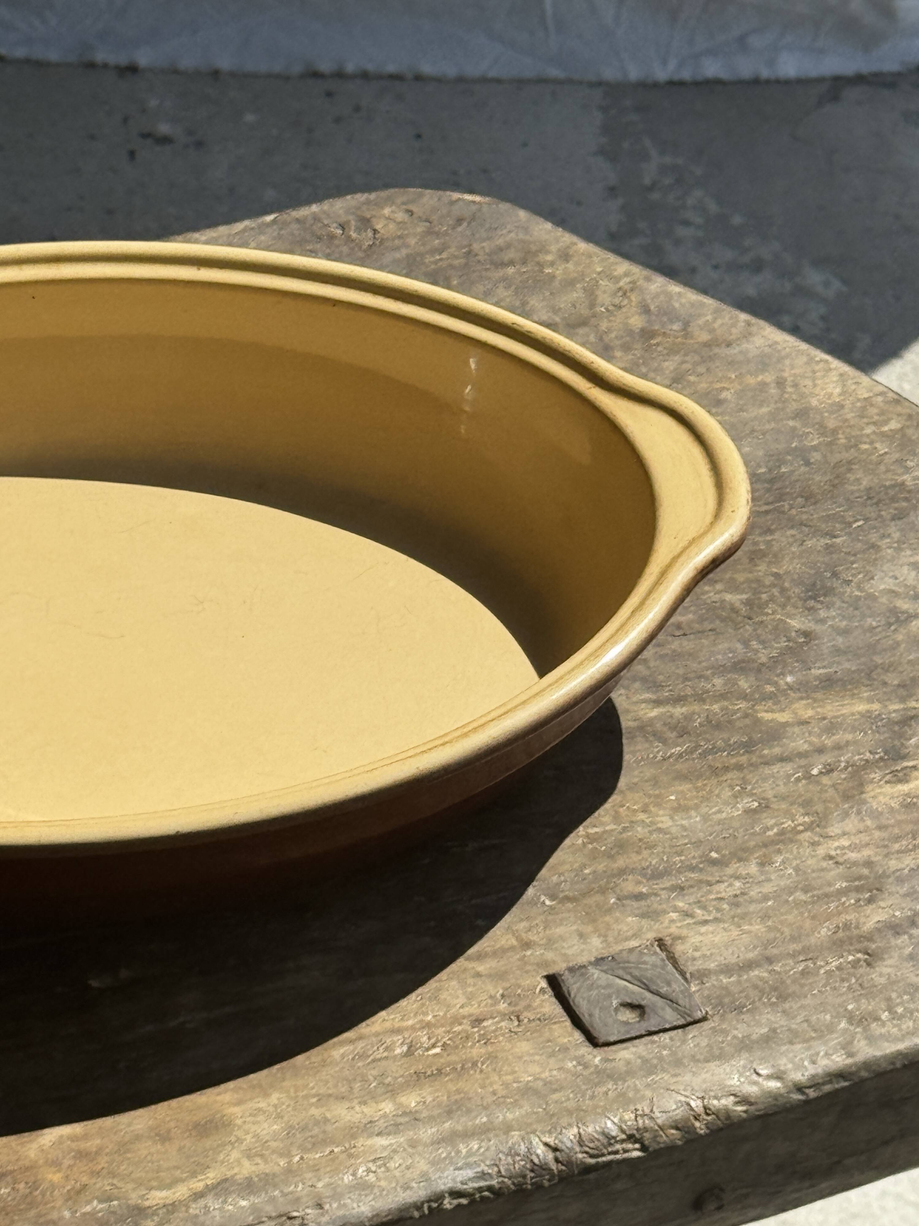 Huge oval oven dish with handle