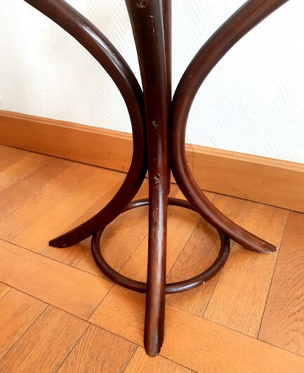 Curved wooden bistro parrot coat rack