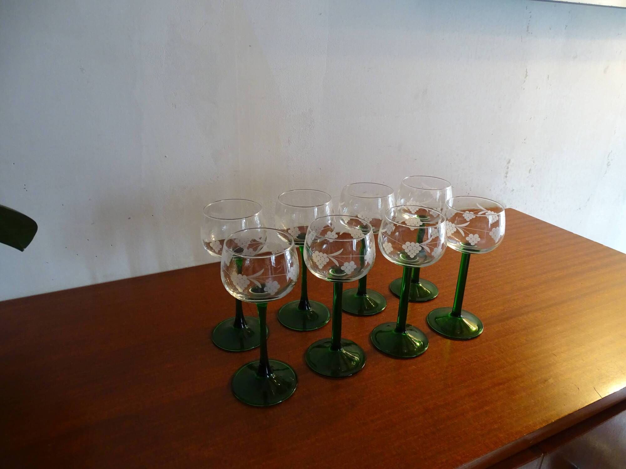 8 verres vin blanc d'Alsace gravés grappes de raisins Luminarc France