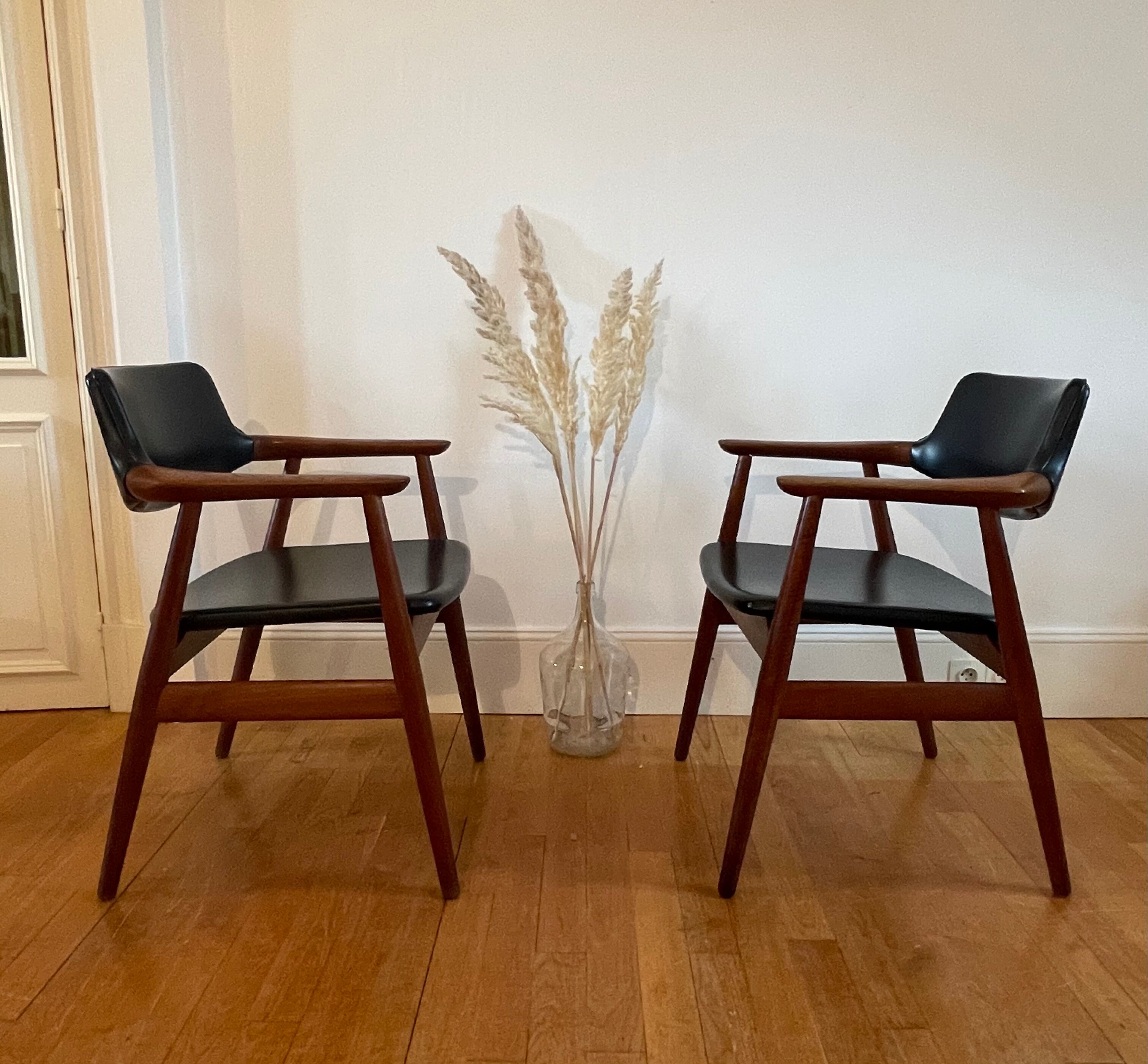 Paire de fauteuils GM11 par Eriksen 1950