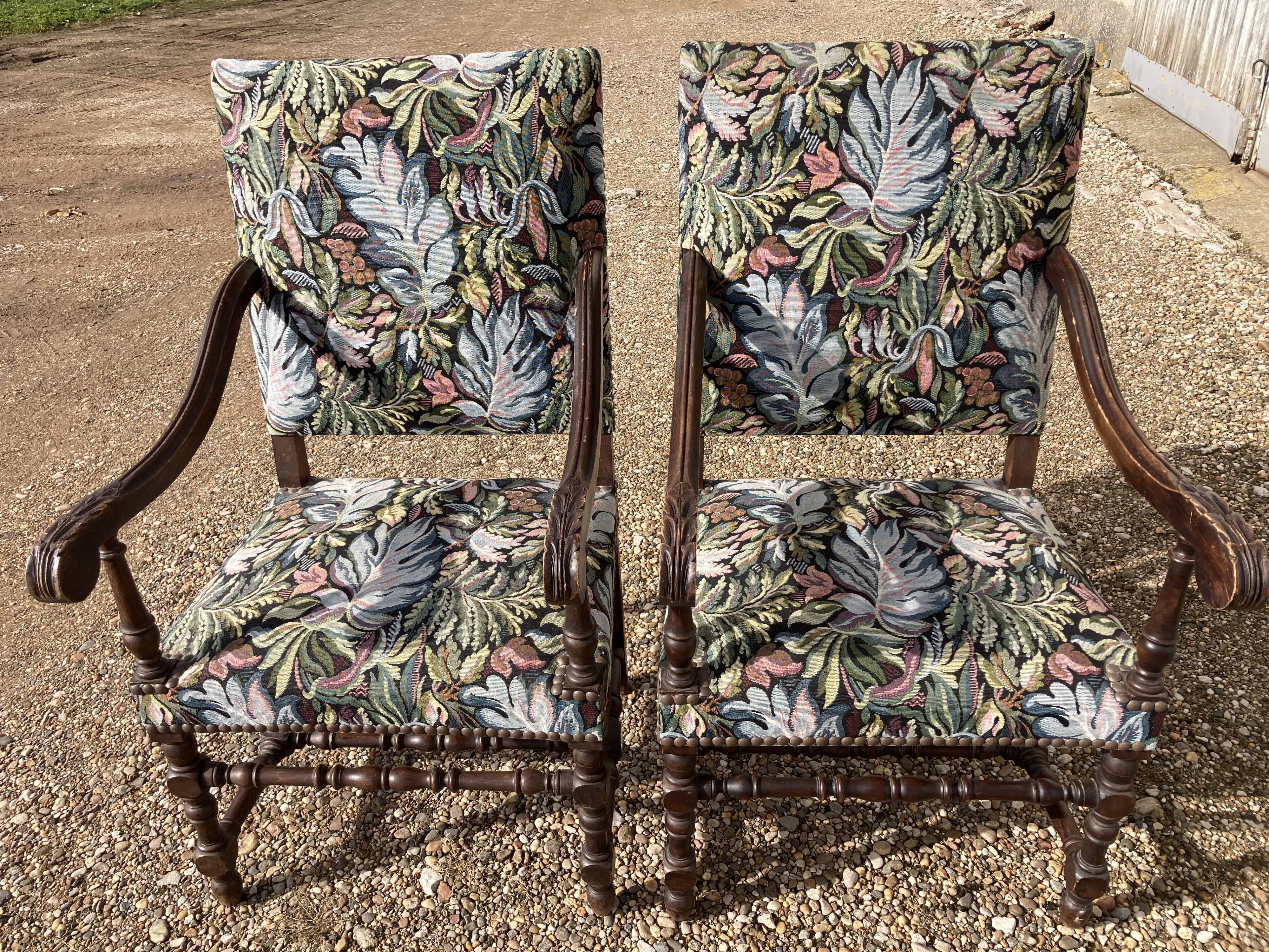 Paire de fauteuils Louis XIII