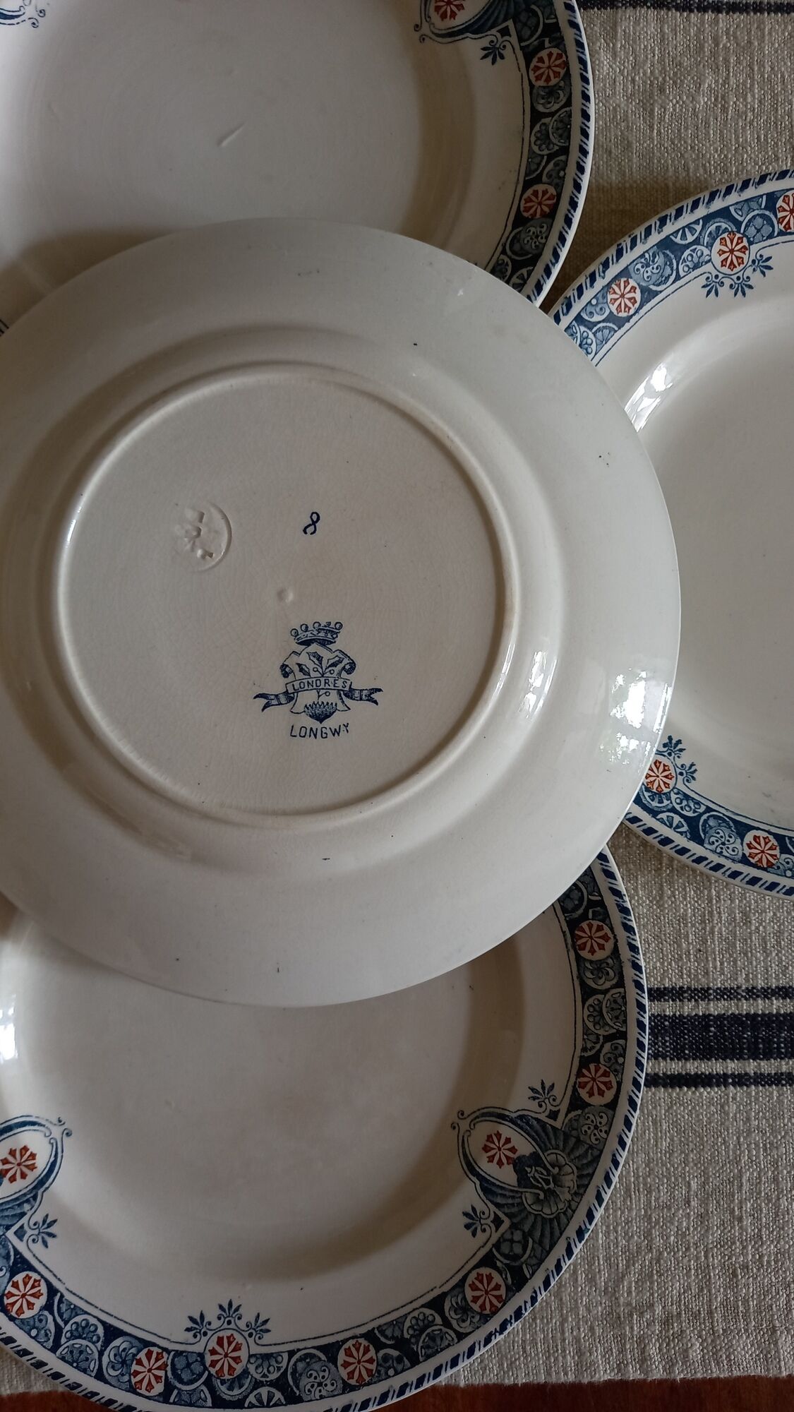 4 assiettes anciennes terre de fer longwy modèle « londres »