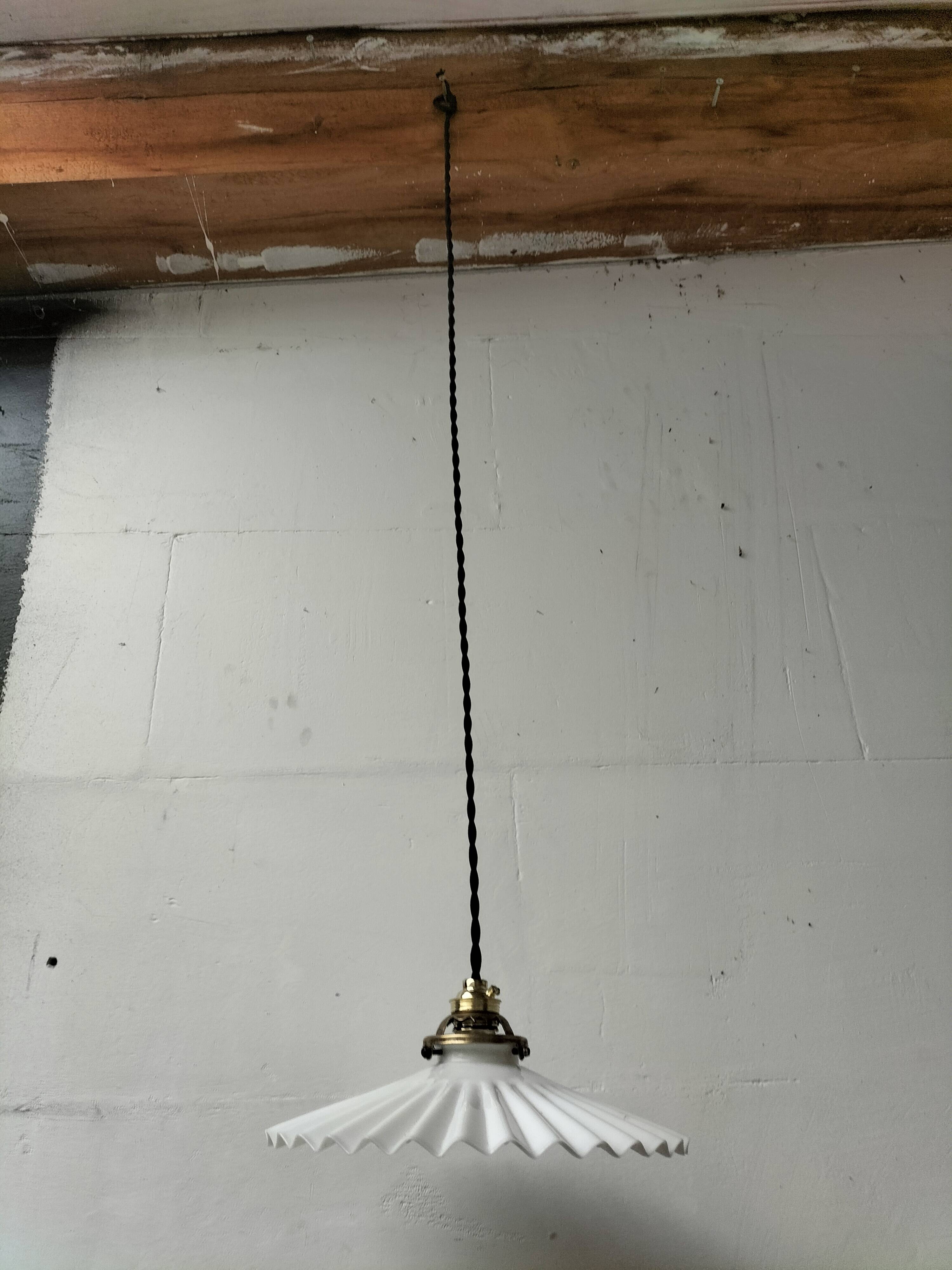Opaline suspension with ceiling light