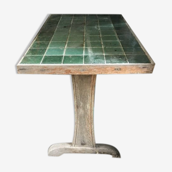 Table verte ancienne carrelage vert et bois