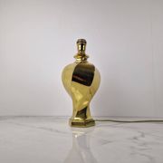 Lampe de table en laiton sculptural, de qualité lourde, sans abat-jour.