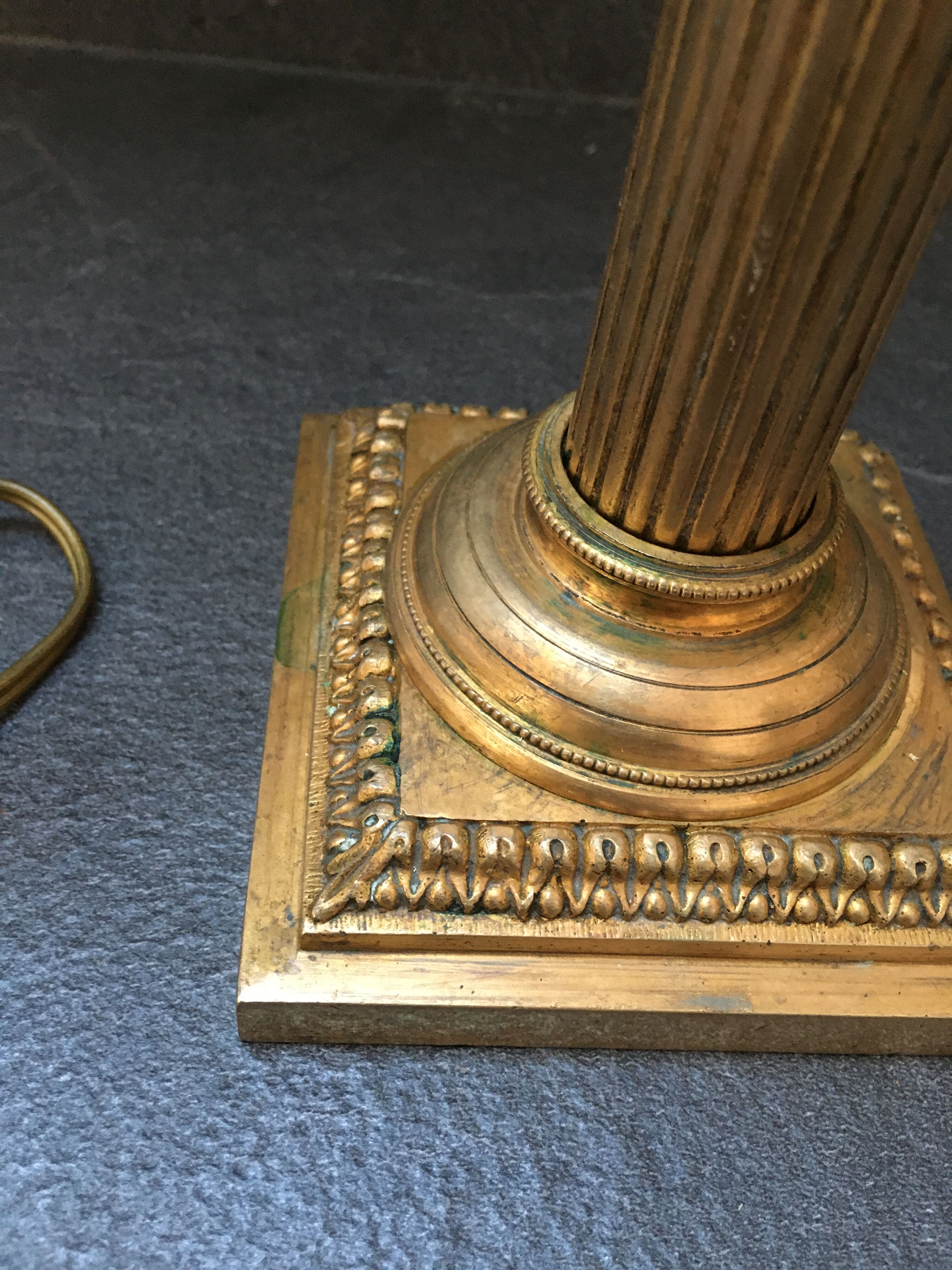 Golden bronze Corinthian column lamp