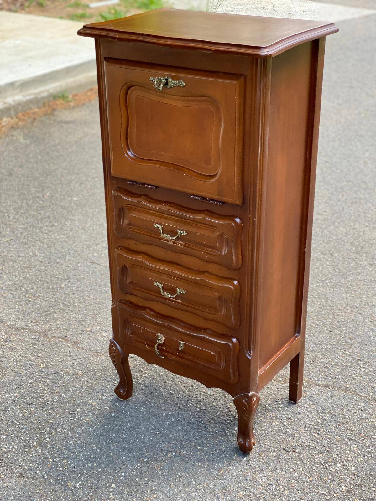 Commode en bois massif Louis XV chiffonnier