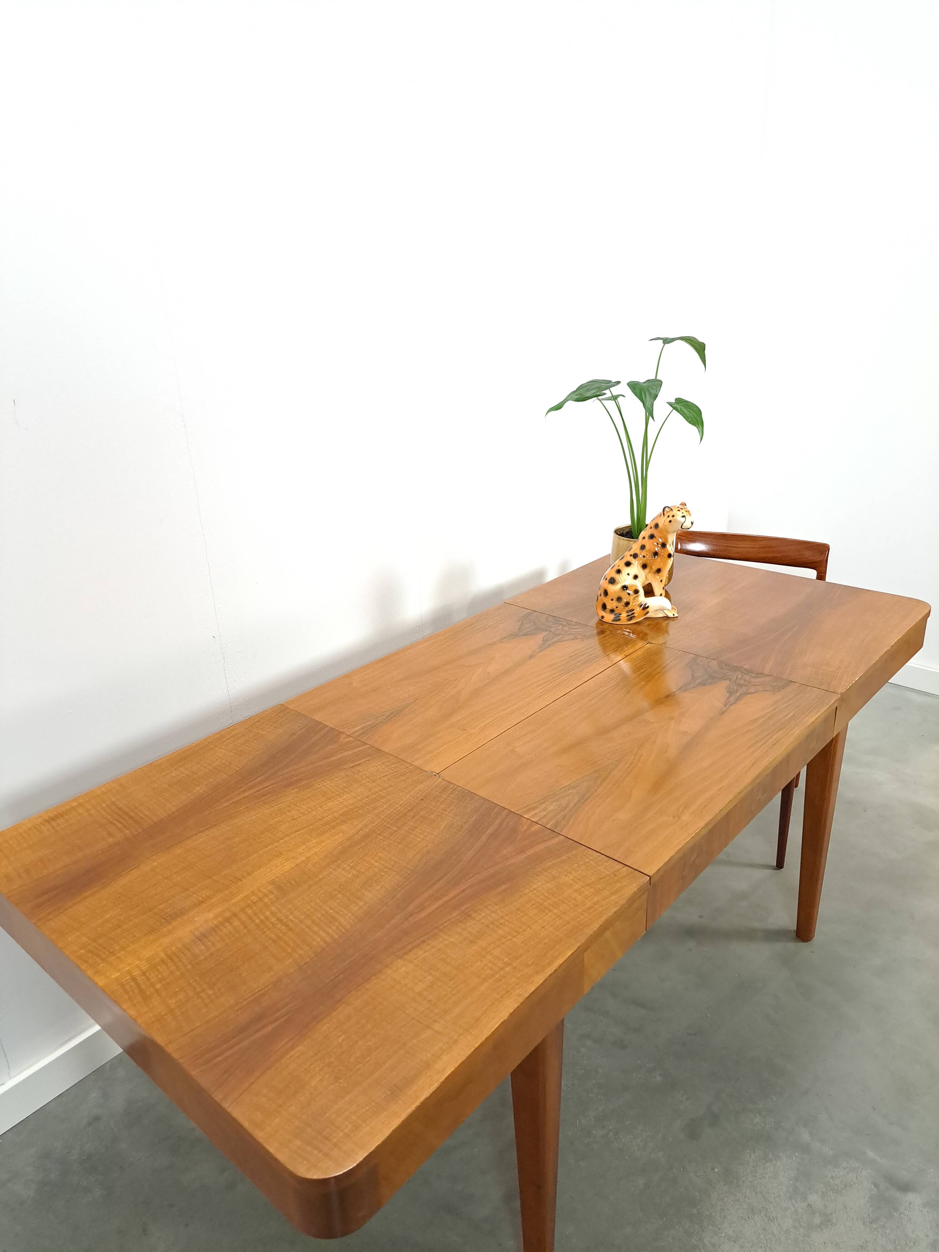 Table de salle à manger extensible design vintage Halabala