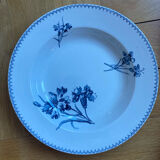 Deep plates Sarreguemines with carnation bouquets