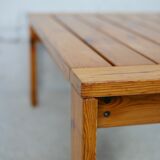 Table basse en pin. France, circa 1970