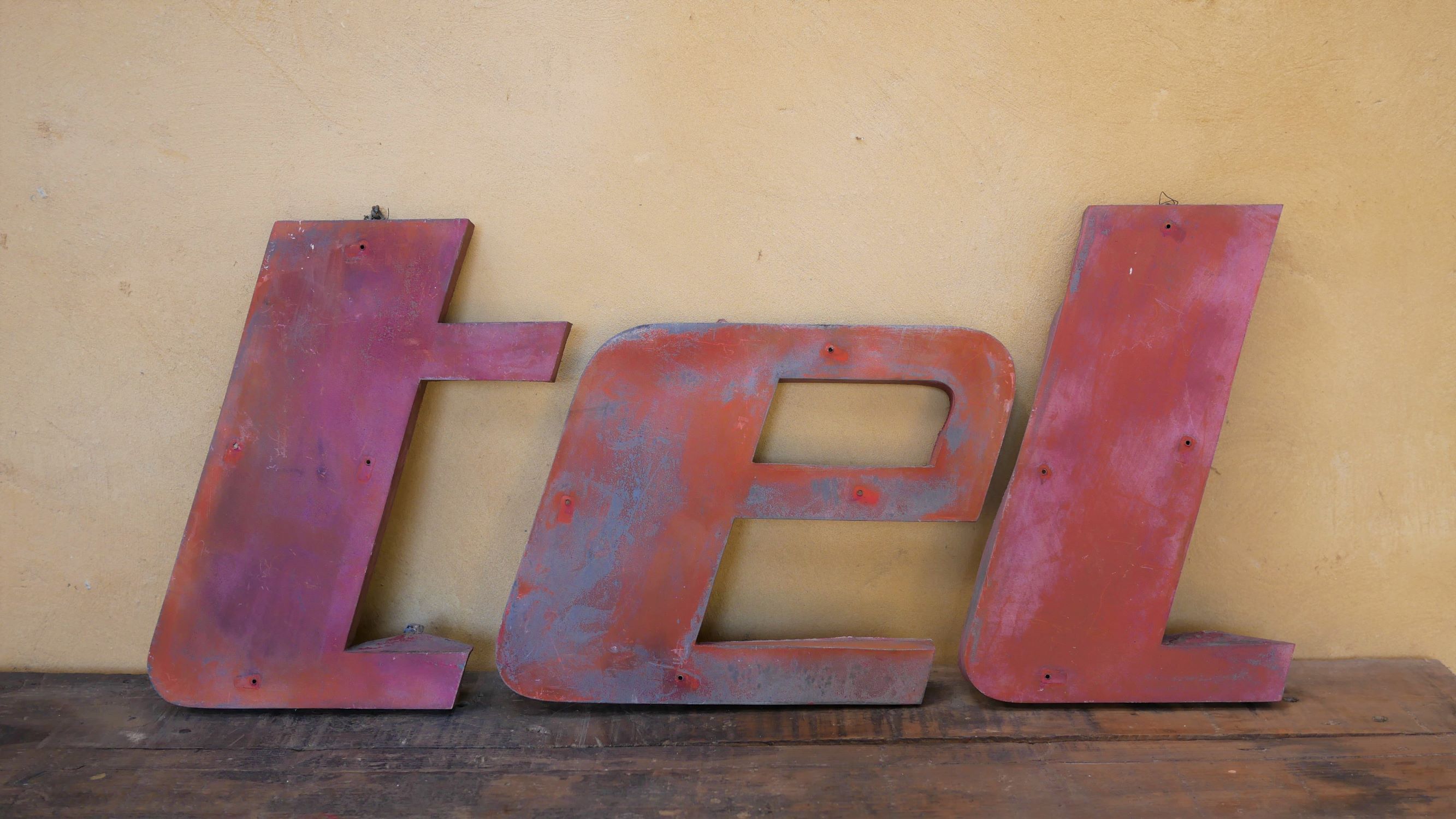 Letter to sign vintage metal 'E '.