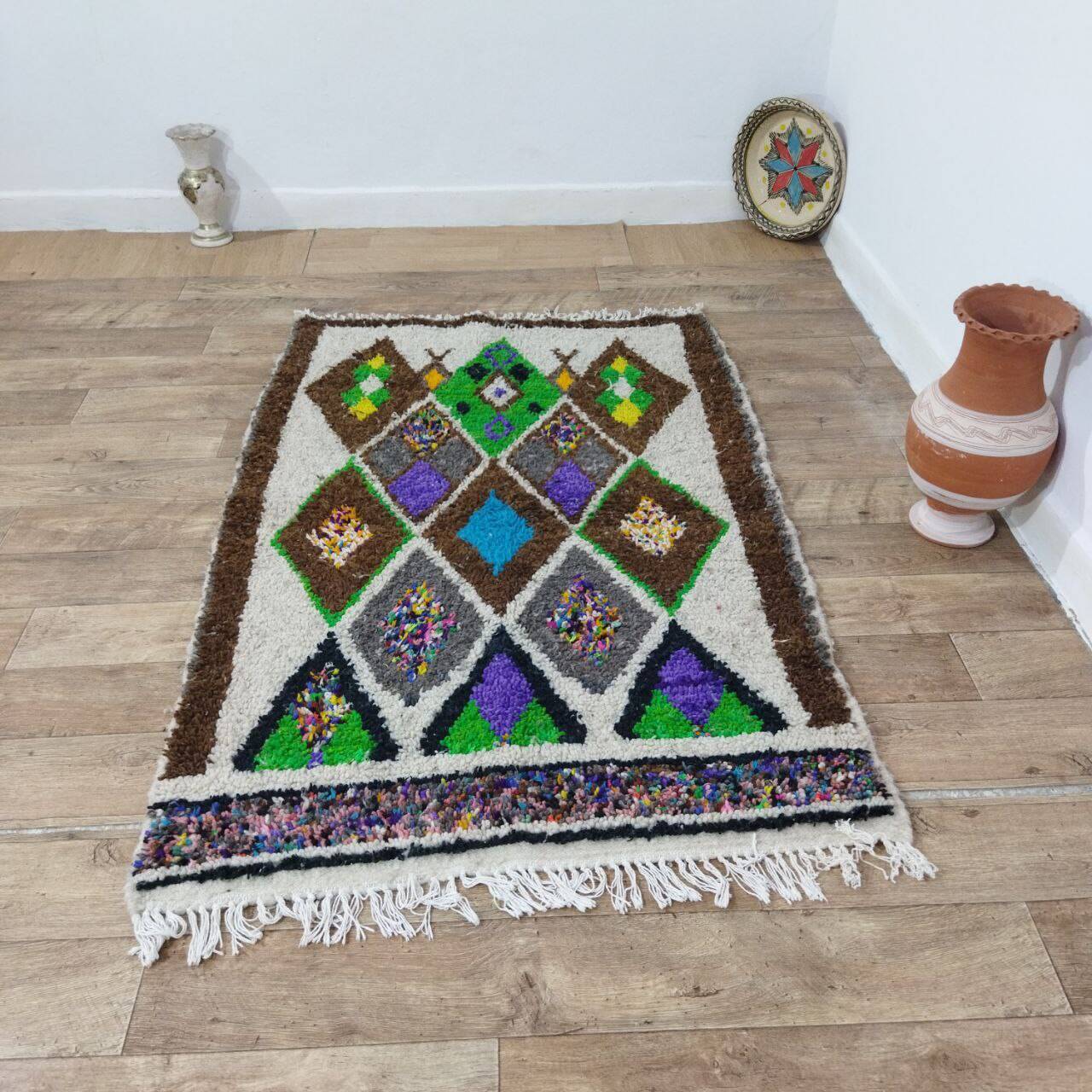 Handcrafted moroccan berber rug 178 x 114 cm