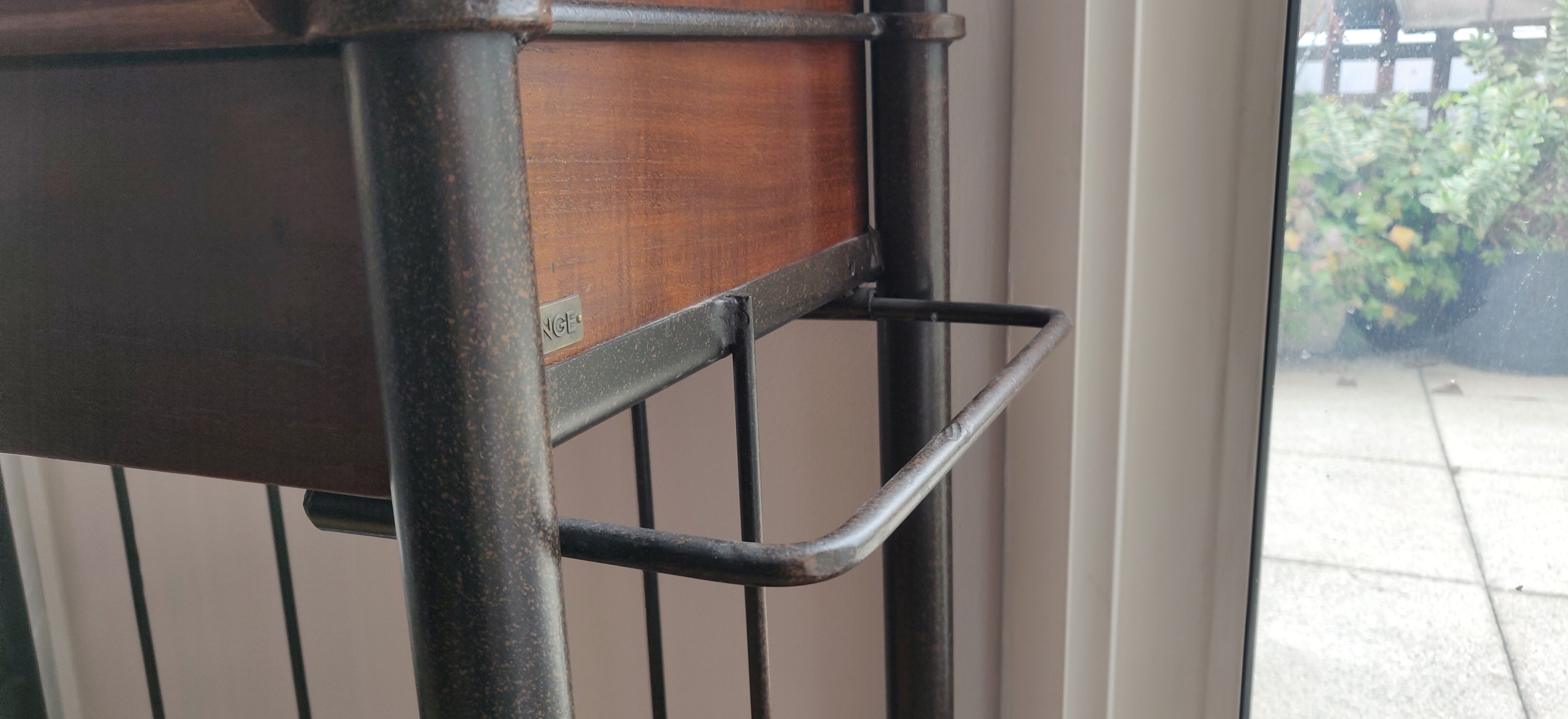 Grange shelf in wood and metal