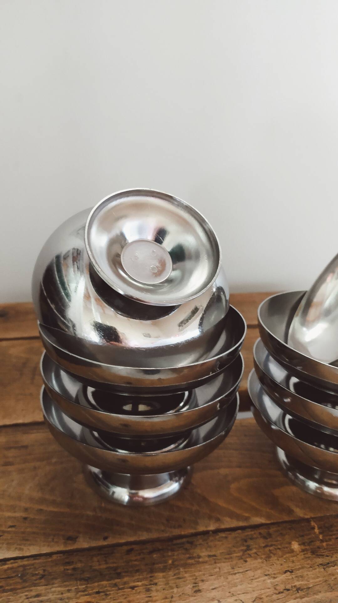 Suite de 8 coupes à glace, à dessert • Inox • Vintage 