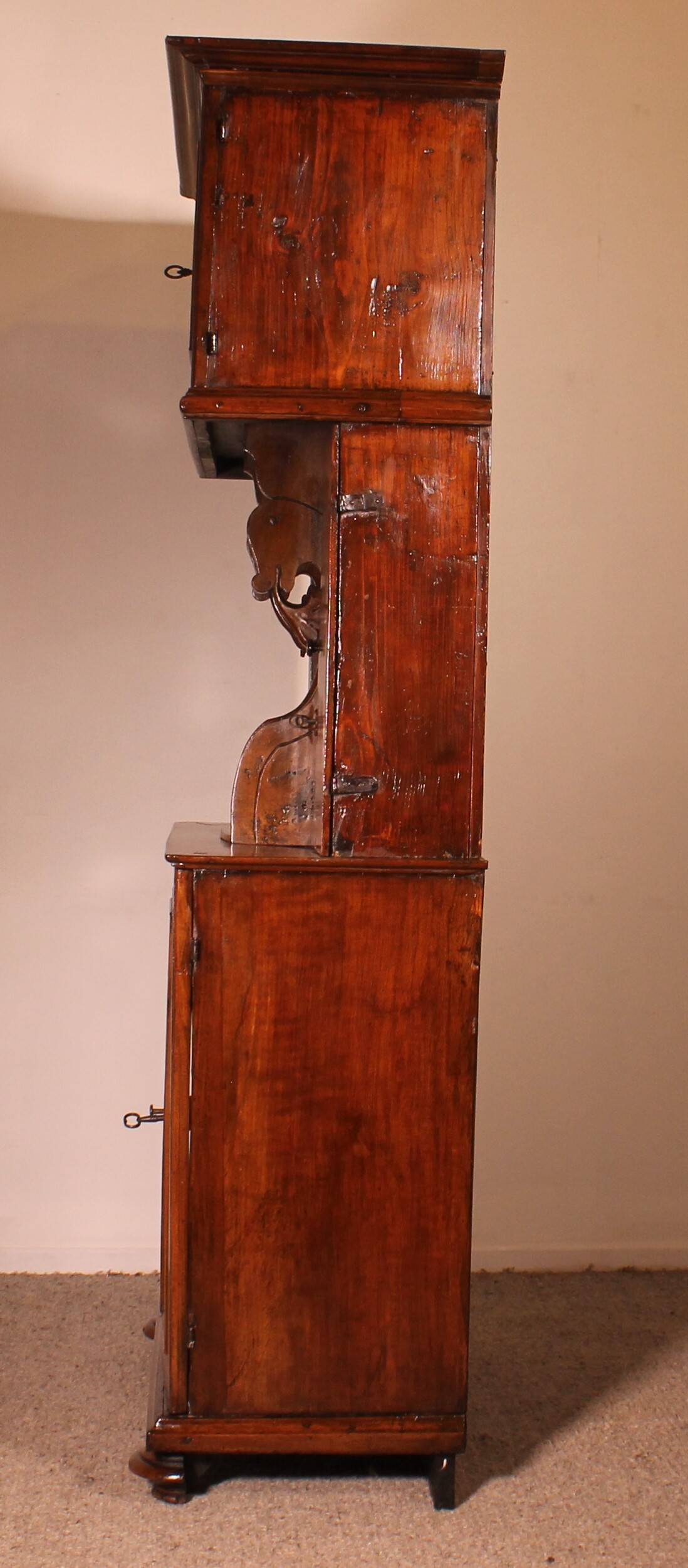 Buffet with 6 Doors in Walnut, dated 1639