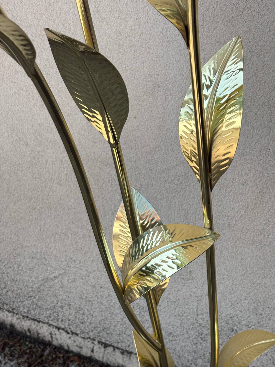 Floral floor lamp in brass and Capiz mother-of-pearl, 1970