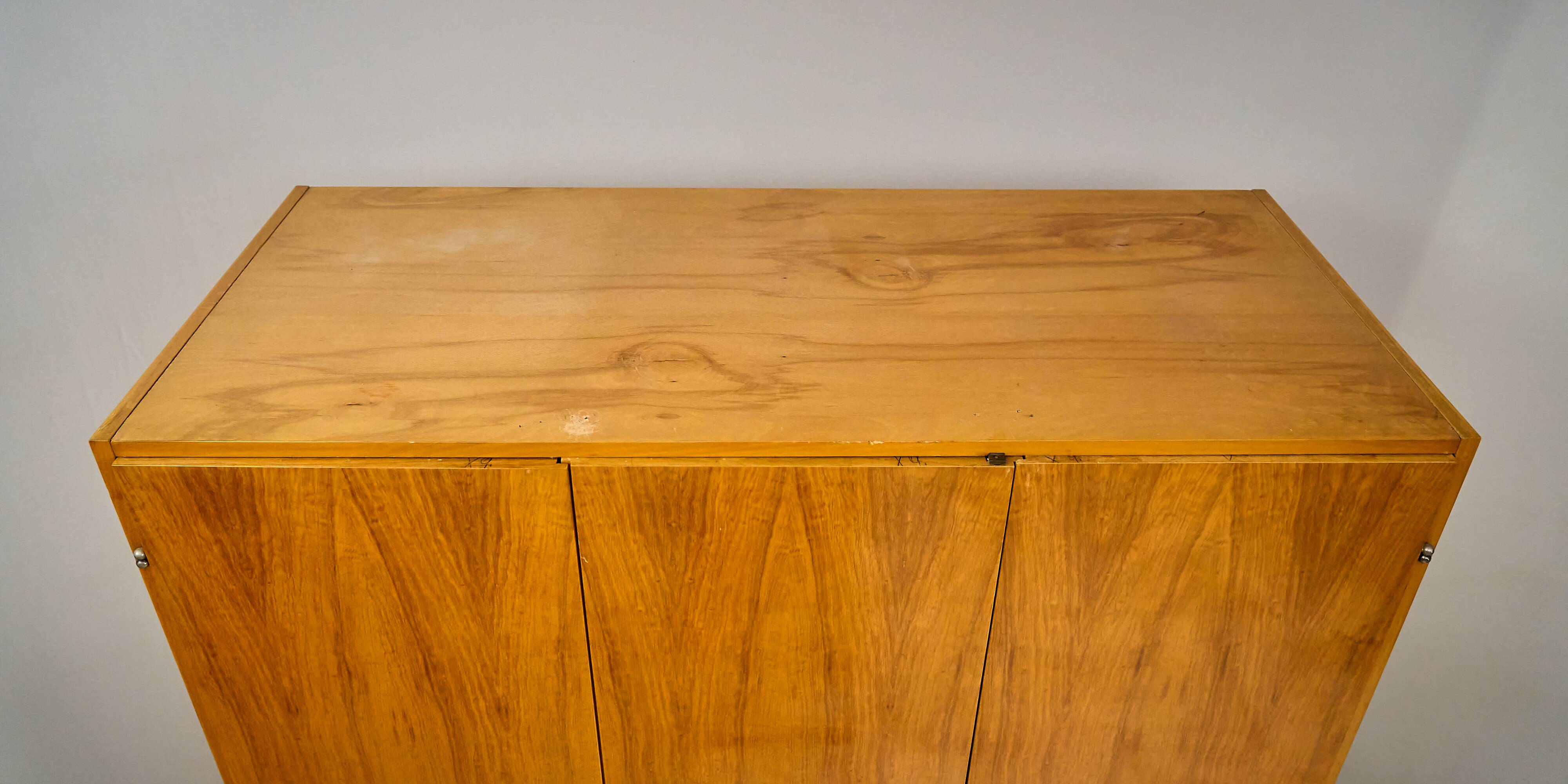 Armoire tchécoslovaque vintage à 3 portes