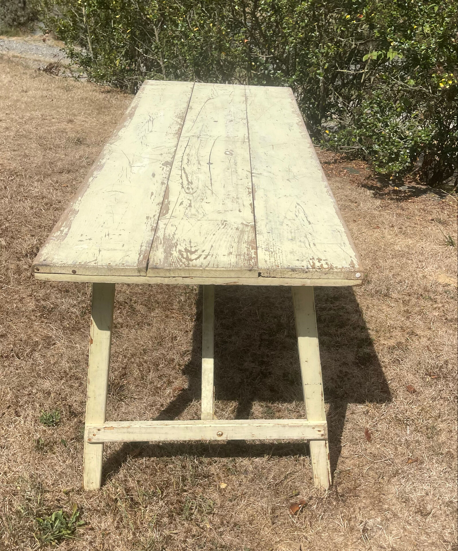 Guinguette table