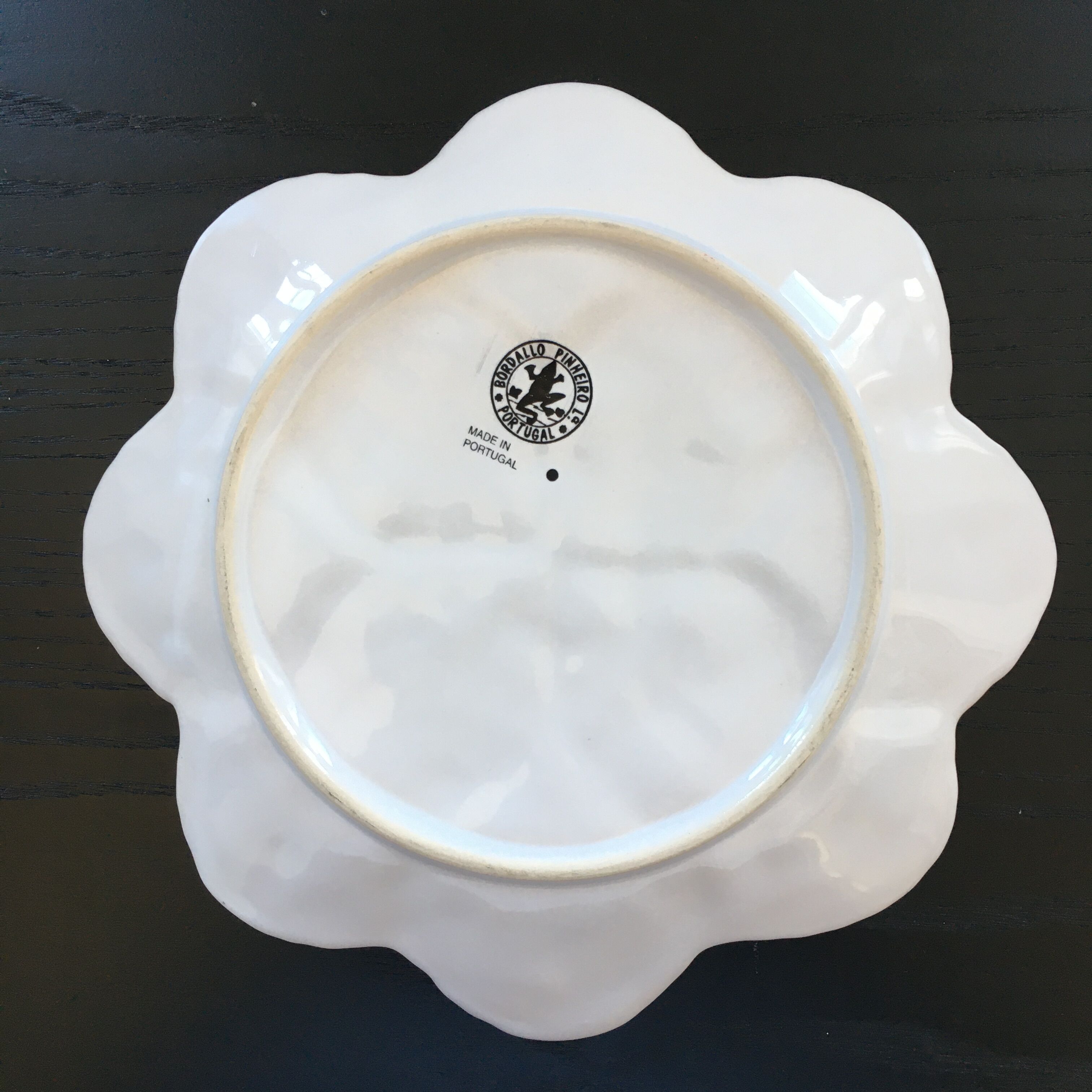 Assiette feuilles barbotine