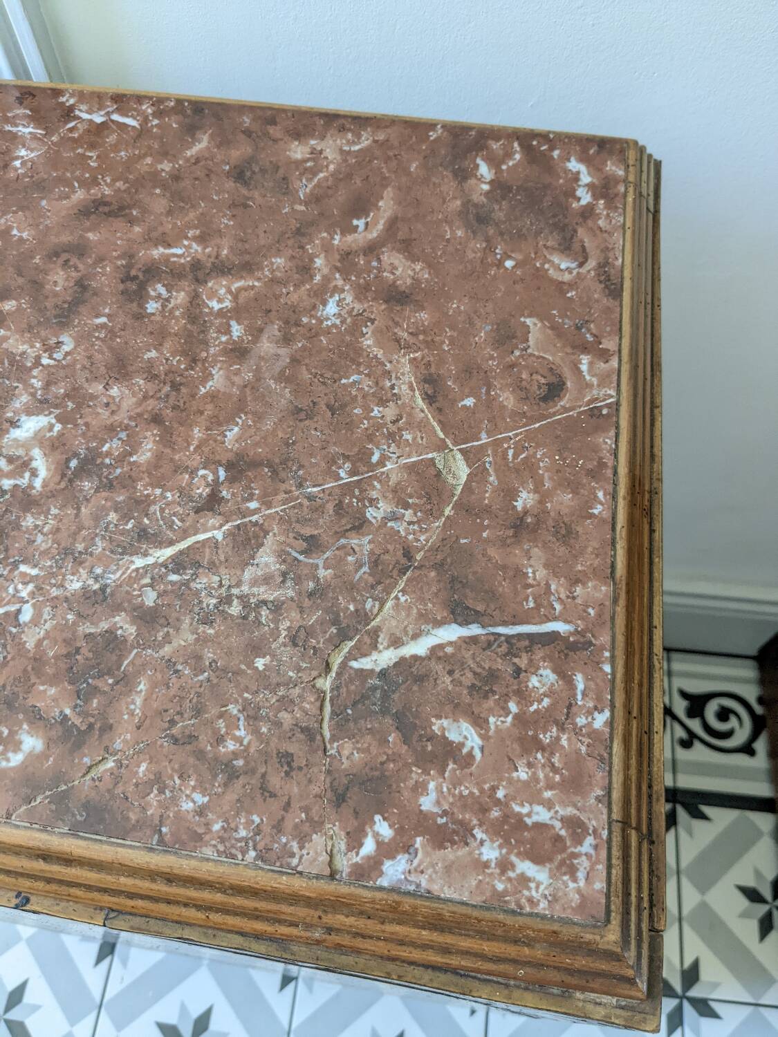 Small occasional piece of furniture