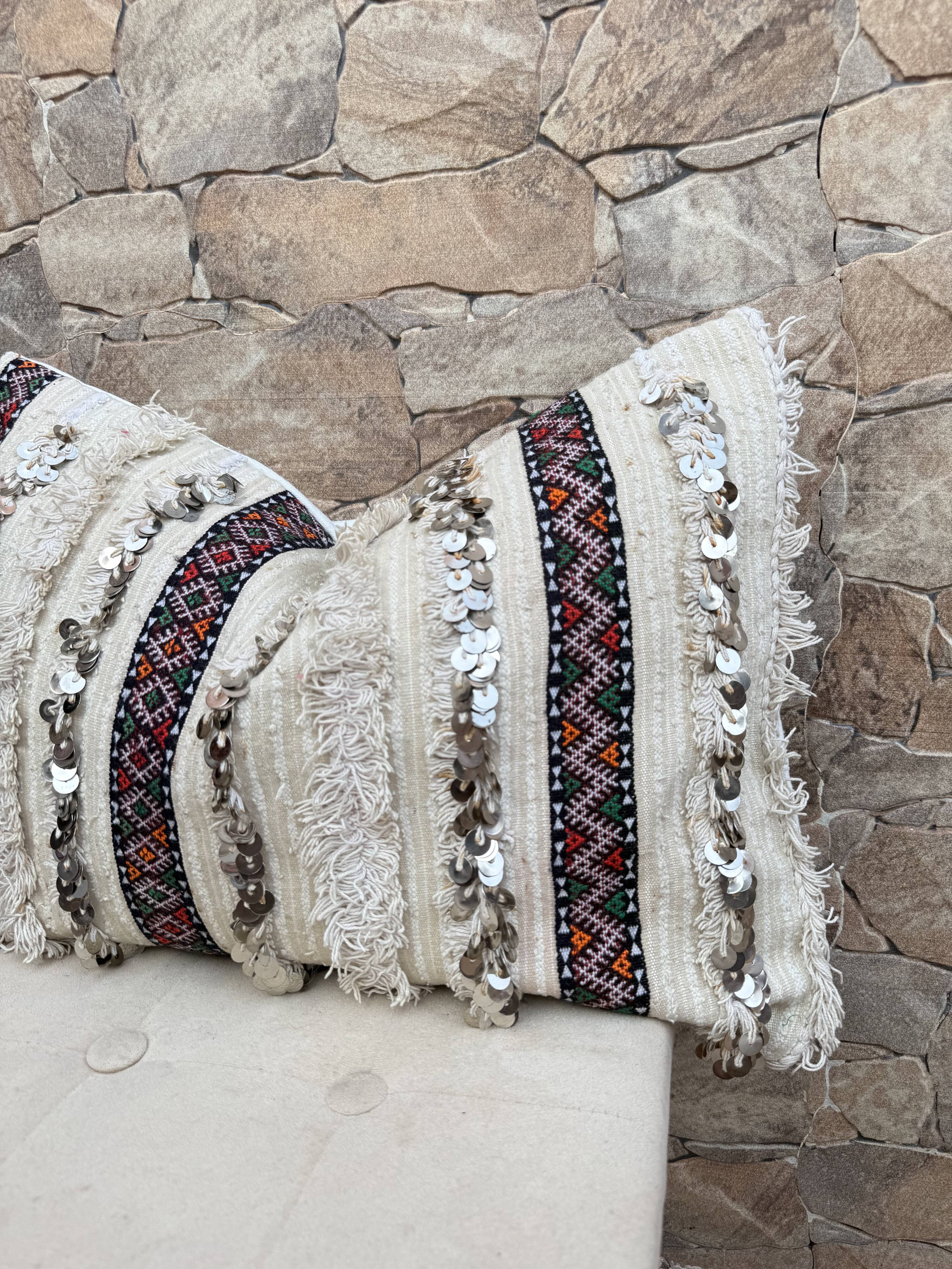 Housse de coussin Handira marocaine : Coussin berbère à sequins (60x40cm)