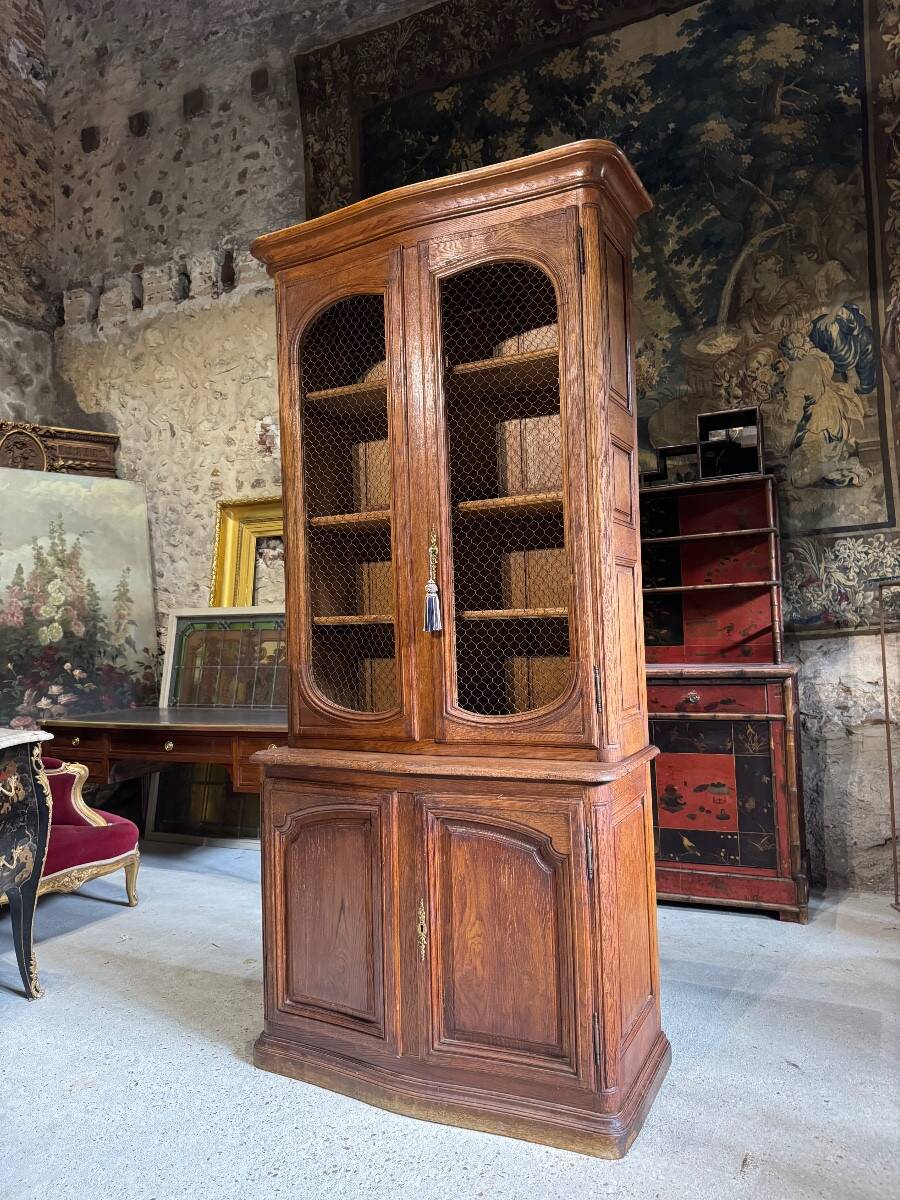 Two-body oak buffet in Louis XIV style from the 19th century.