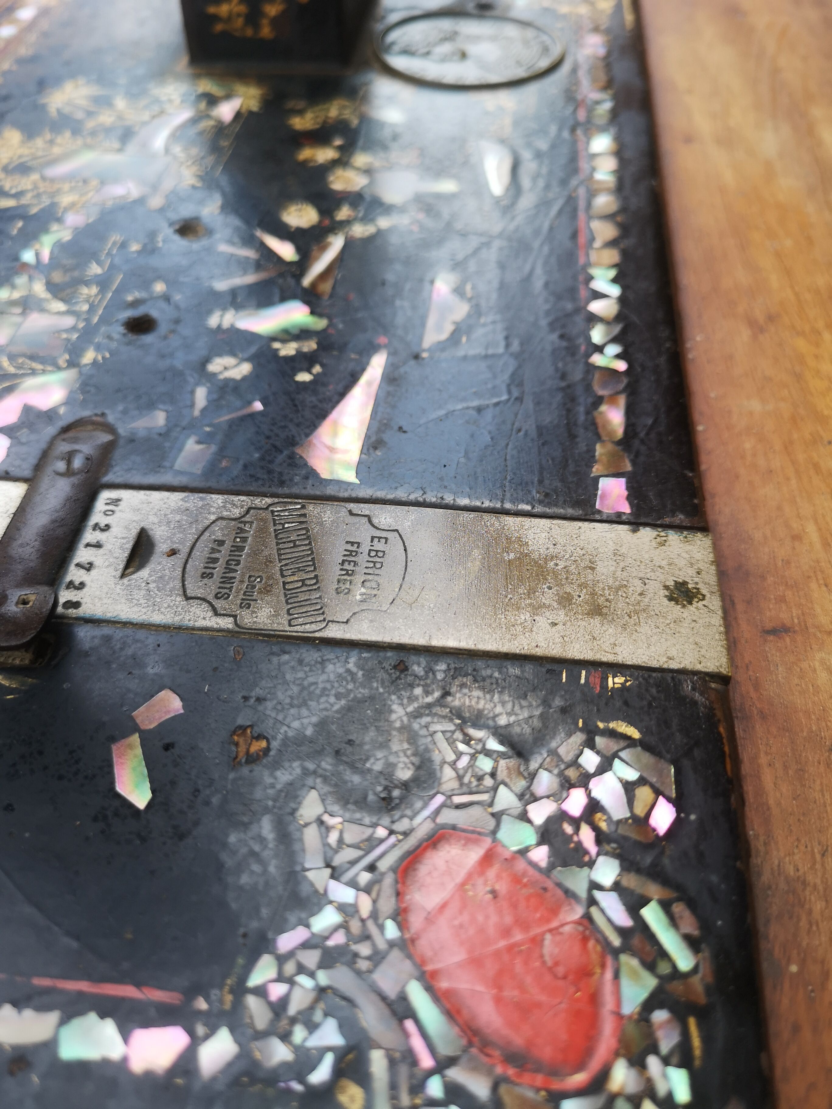 Bijou sewing machine