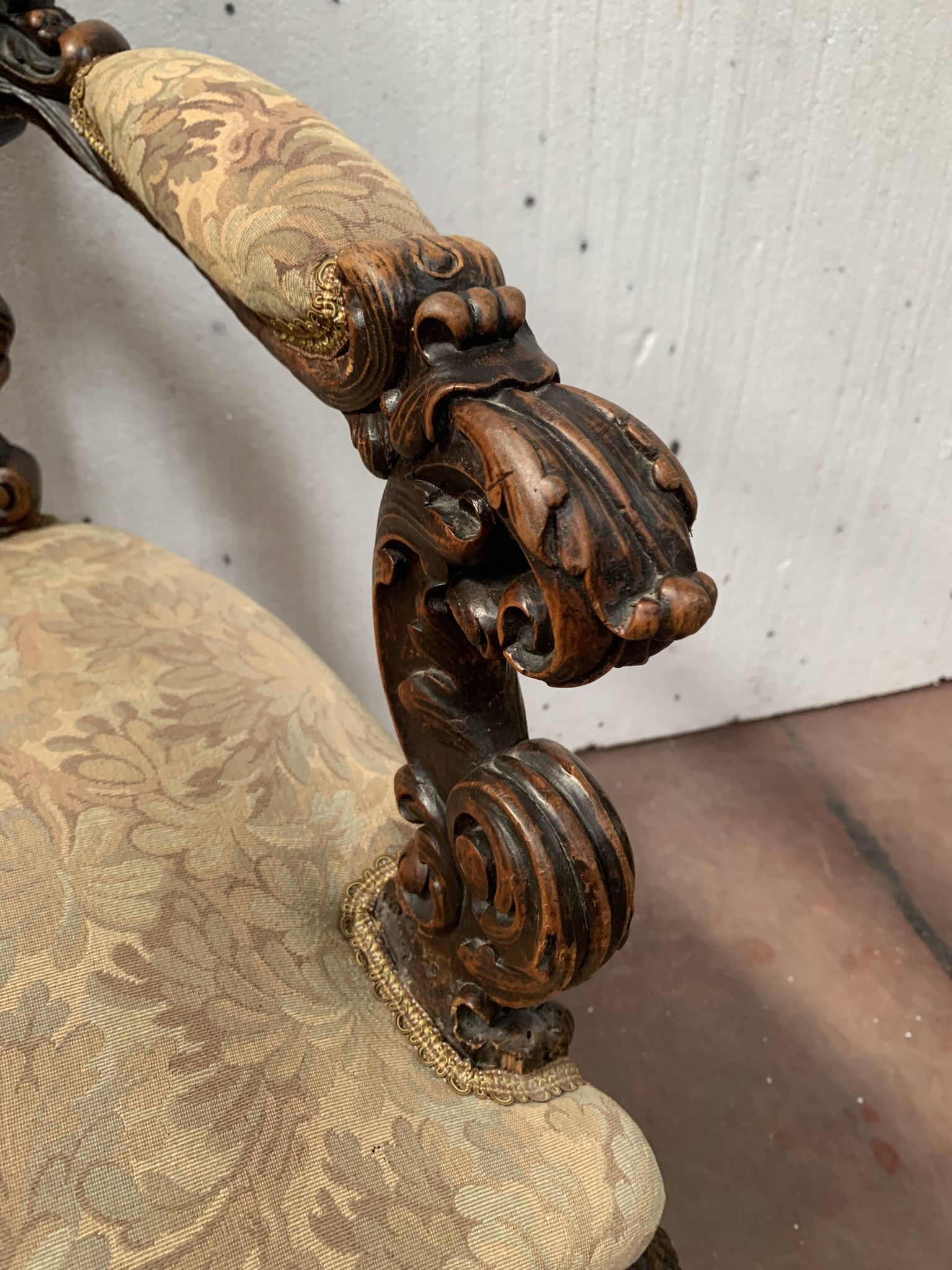 Fauteuil d'apparat richement sculpté Napoléon III