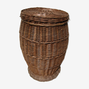 Wicker laundry basket