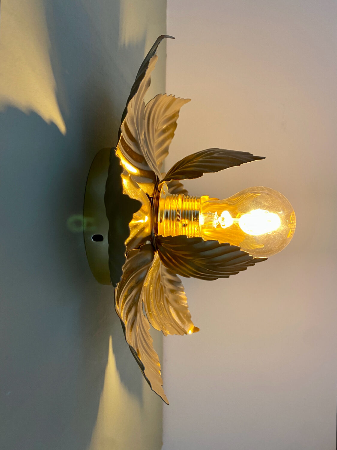 Vintgae wall light in gold metal