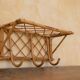 Porte-manteau mural vintage en rotin