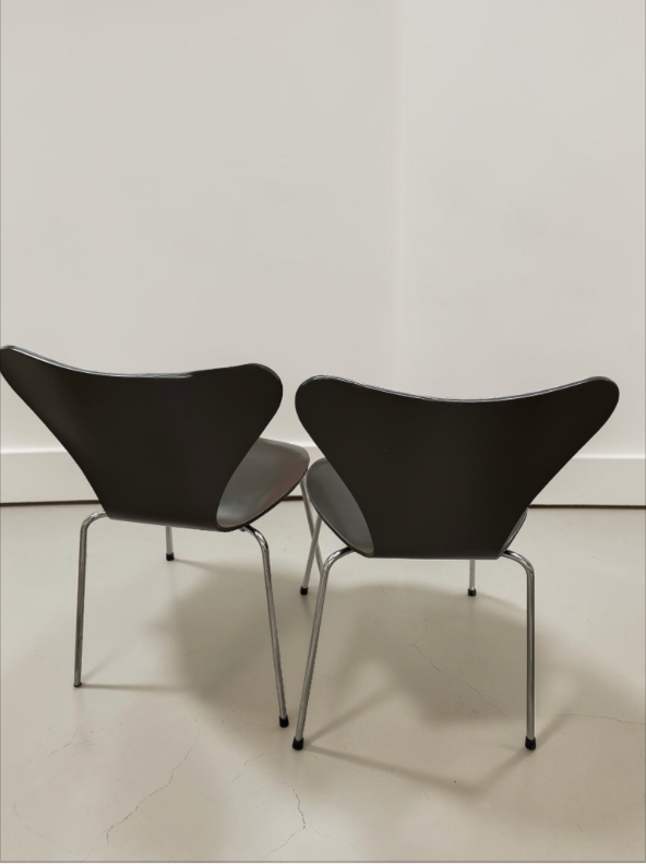 Series 7 Chairs by Arne Jacobsen for Fritz Hansen, black