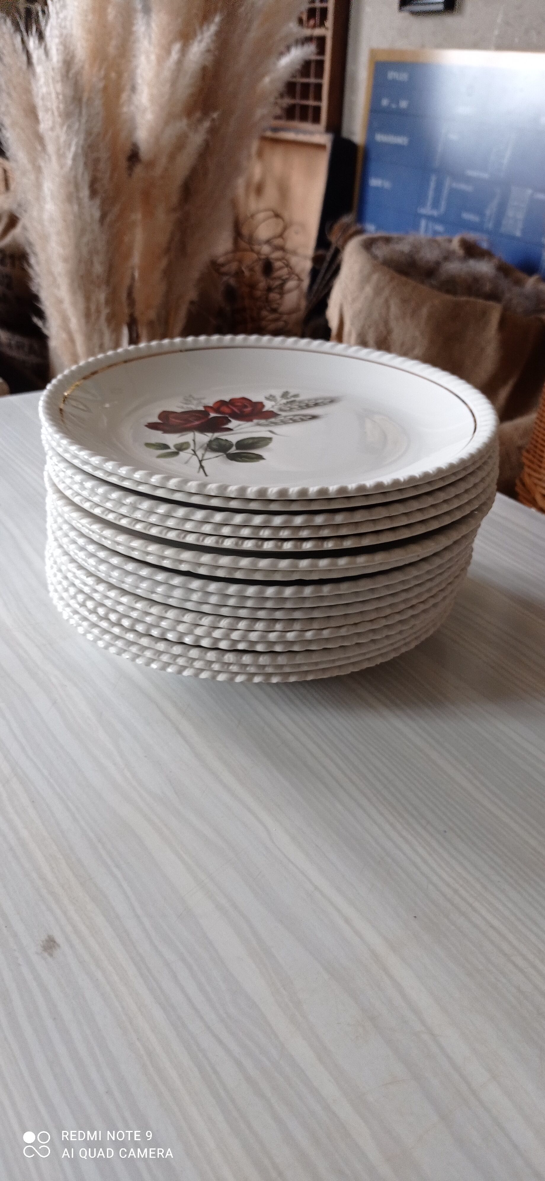 Set of sixteen flat plates