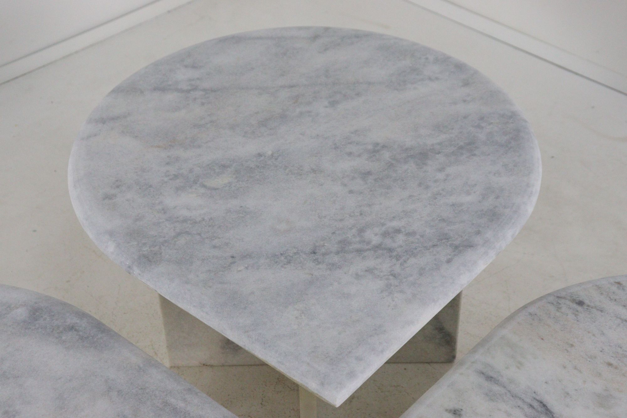 Ensemble de 3 tables d'appoint en marbre en forme de goutte d'eau, table basse vintage.