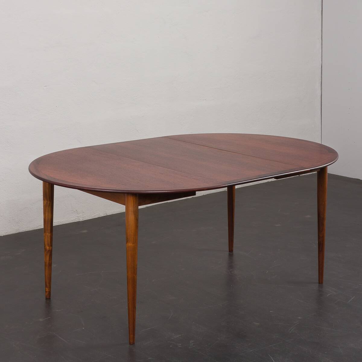 Circular dining table in rosewood, model 'PJ 2-5' by Grete Jalk